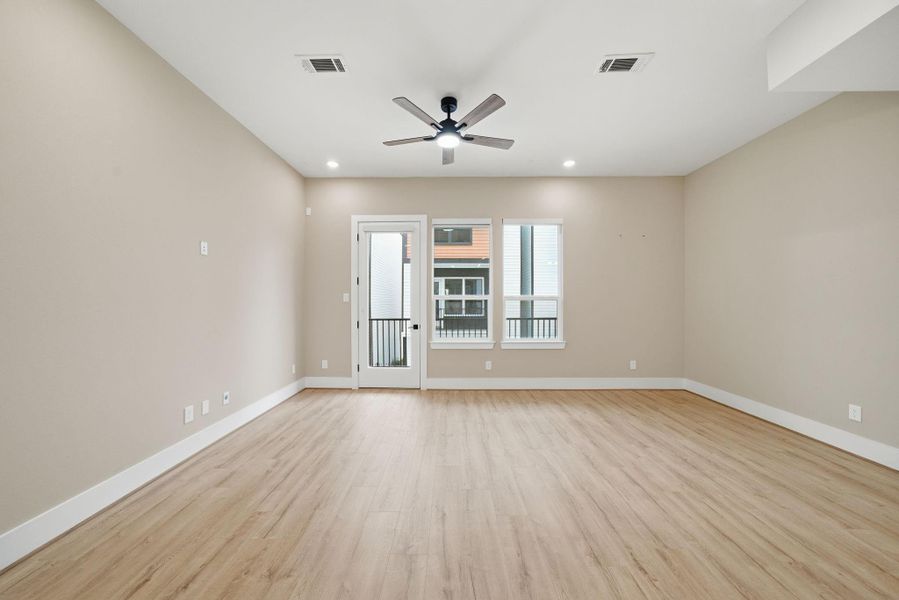 Spacious, unfurnished interior of a new home in , Houston (Image 19).