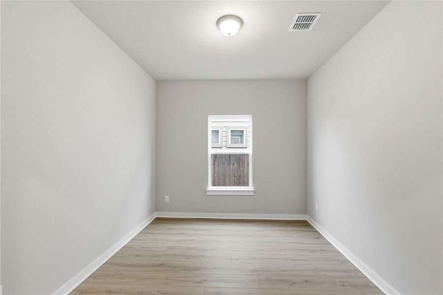 Spacious, unfurnished interior of a new home in Spring Creek, Taylor (Image 13).