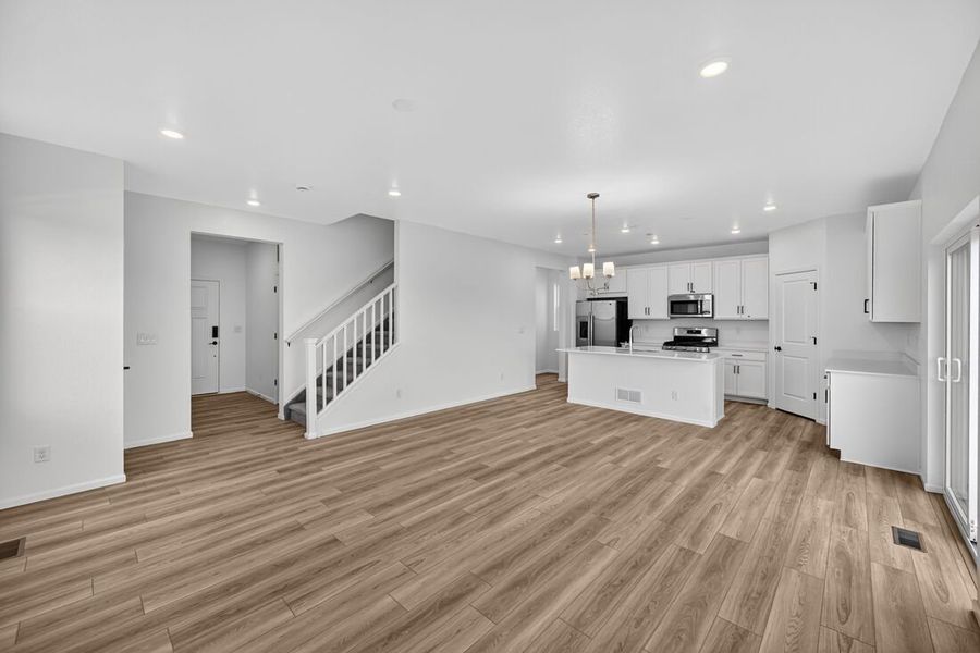 Spacious, unfurnished interior of a new home in Lake Bluff, Greeley (Image 13).