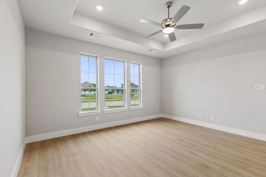 Spacious, unfurnished interior of a new home in Dove Hollow, Waxahachie (Image 29). Spacious, unfurnished interior of a new home in Dove Hollow, Waxahachie (Image 29).