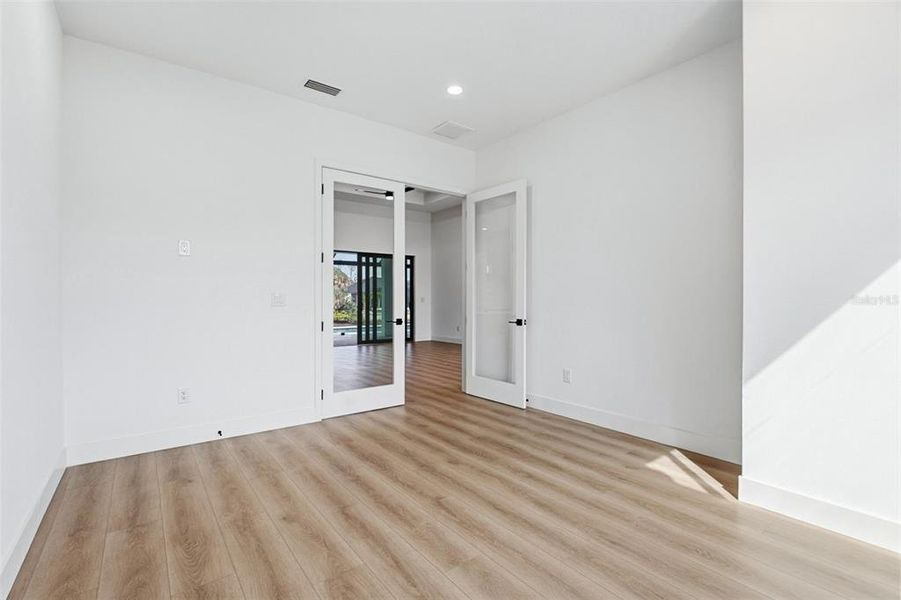 Spacious, unfurnished interior of a new home in , Port Charlotte (Image 37).