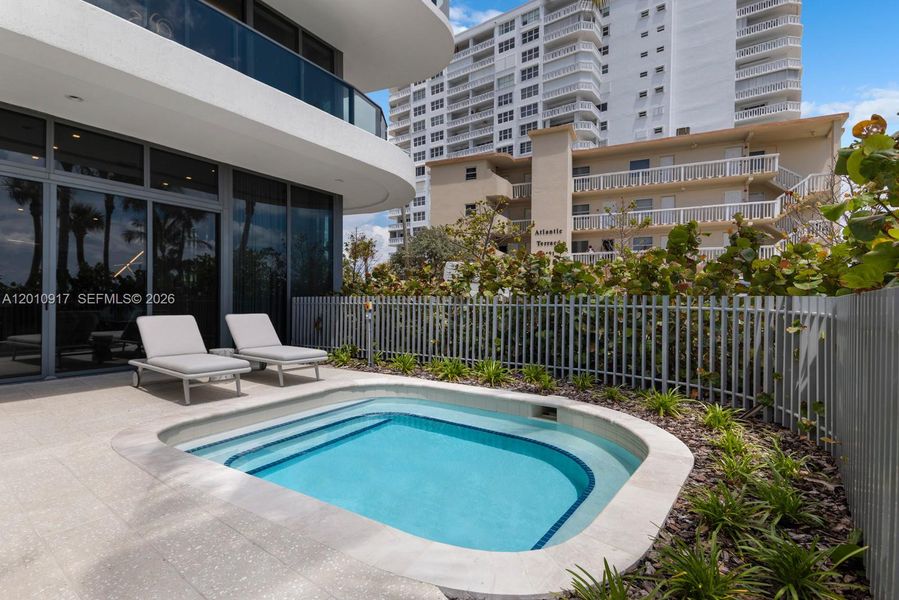 Condo located in Pompano Beach, FL showcasing its design and architecture (Image 5).