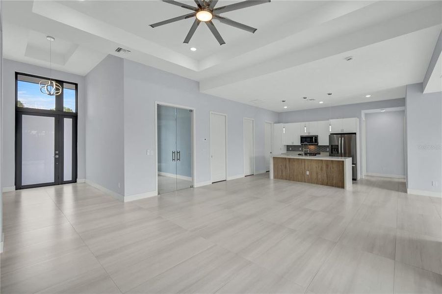 Spacious, unfurnished interior of a new home in , Port Charlotte (Image 14).
