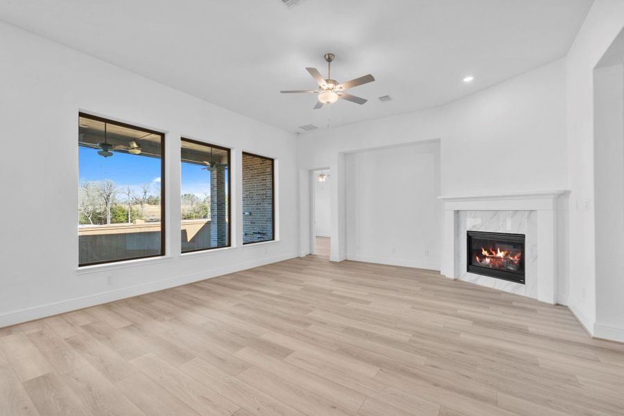 Spacious, unfurnished interior of a new home in Chambers Creek, Willis (Image 16).
