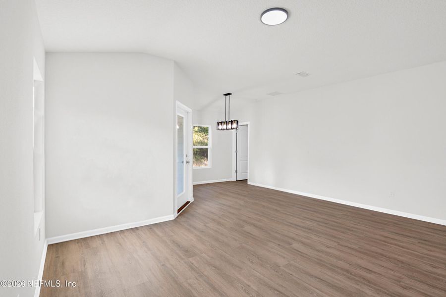 Spacious, unfurnished interior of a new home in , Palatka (Image 18).