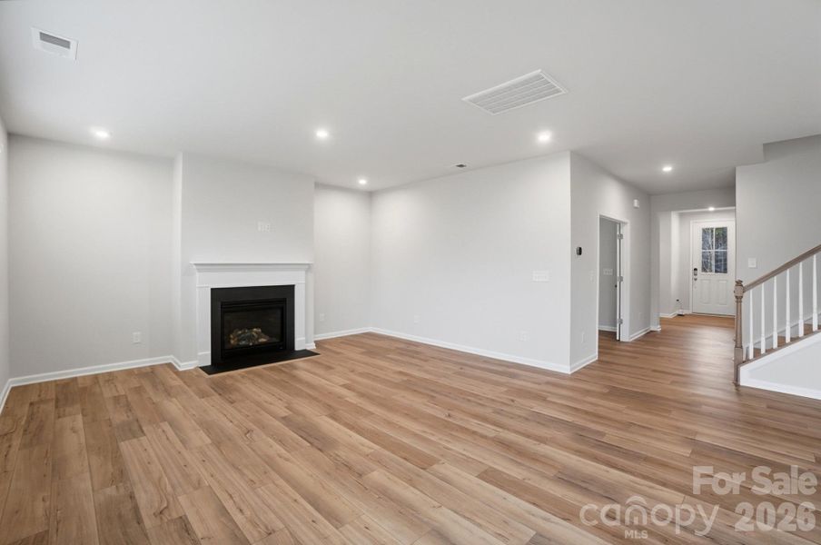 Spacious, unfurnished interior of a new home in Waxhaw Landing, Monroe (Image 25).