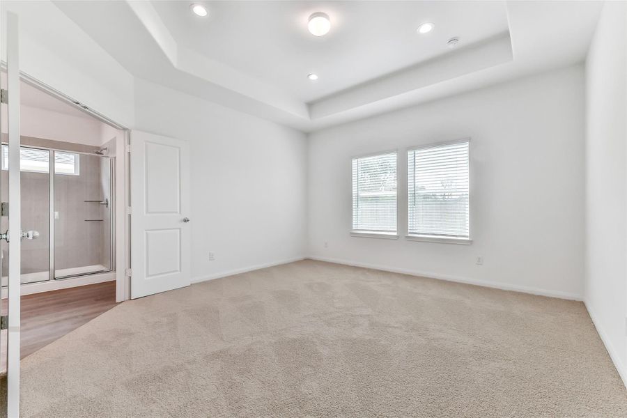 Spacious, unfurnished interior of a new home in King Oaks Village, Baytown (Image 14).