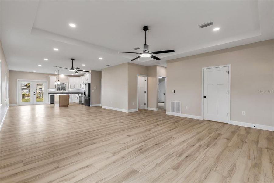 Spacious, unfurnished interior of a new home in , Oak Hill (Image 31).