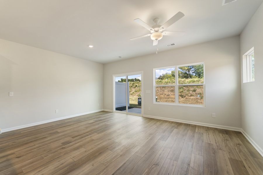 Spacious, unfurnished interior of a new home in Edwards Station, Taylors (Image 16).