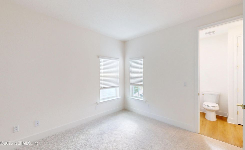 Spacious, unfurnished interior of a new home in Seven Pines, Jacksonville (Image 14).
