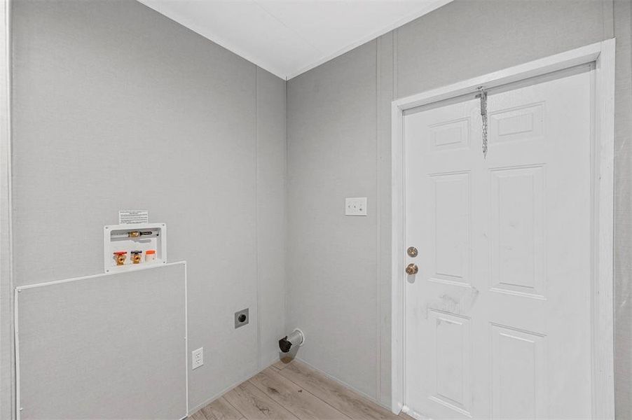 Spacious, unfurnished interior of a new home in , Granbury (Image 25).