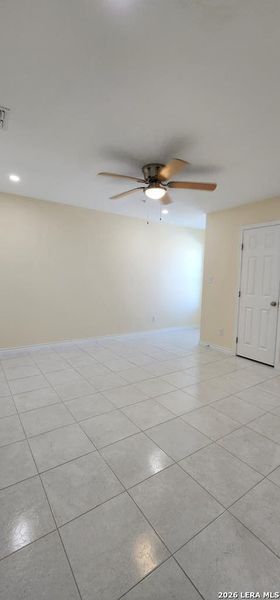 Spacious, unfurnished interior of a new home in , Eagle Pass (Image 7).