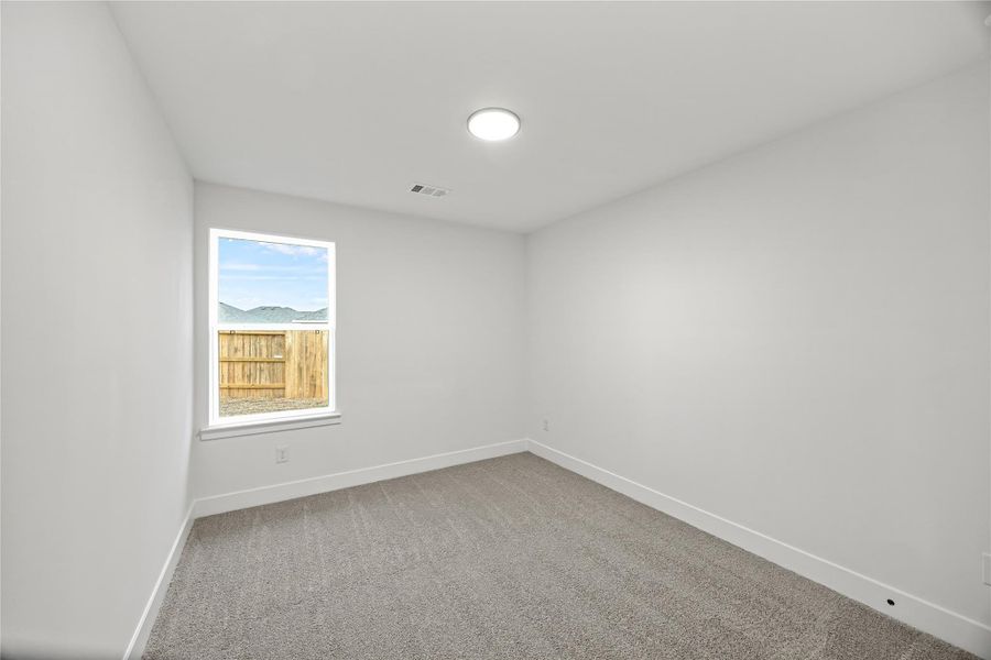 Spacious, unfurnished interior of a new home in River Ranch Trails, Dayton (Image 20).