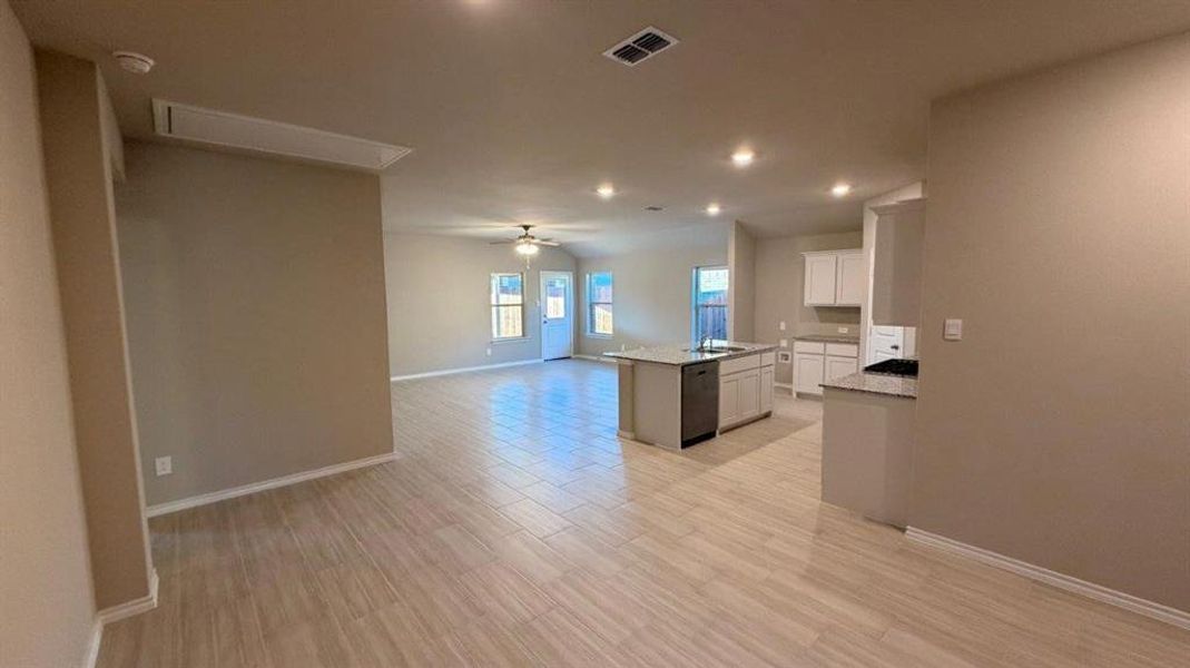 Spacious, unfurnished interior of a new home in Rosewood at Beltmill, Fort Worth (Image 9).