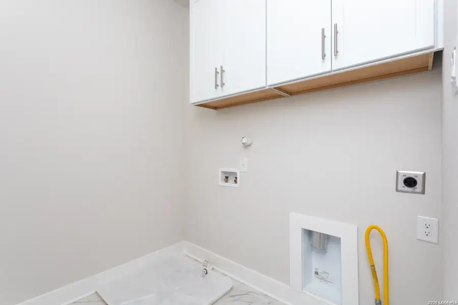 Spacious, unfurnished interior of a new home in , San Antonio (Image 18).