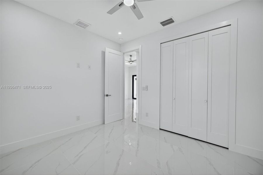 Spacious, unfurnished interior of a new home in , Cape Coral (Image 20).