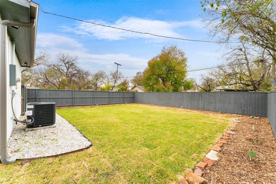 Exterior details and patio area of a home in , Dallas (Image 3).