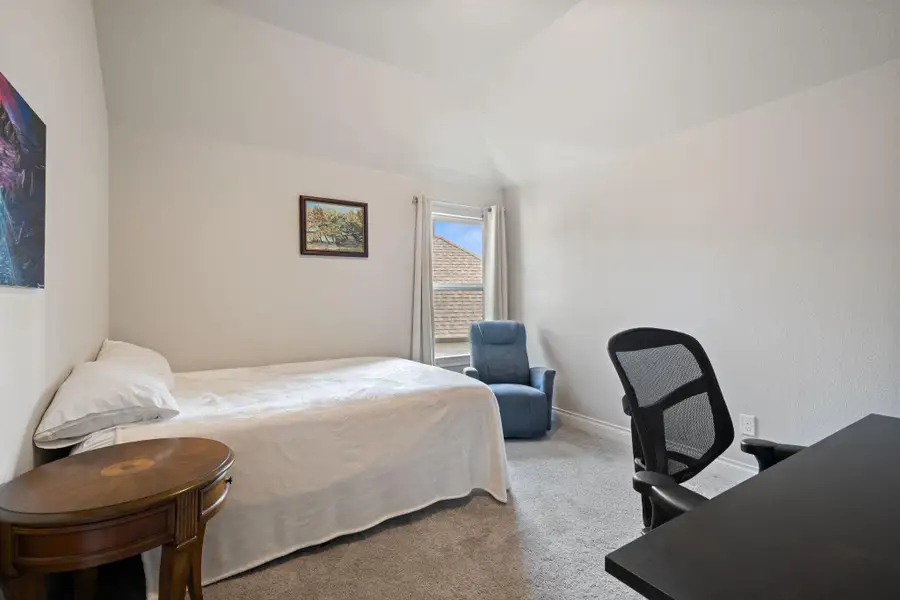 4th bedroom - Upstairs 4th bedroom - Upstairs