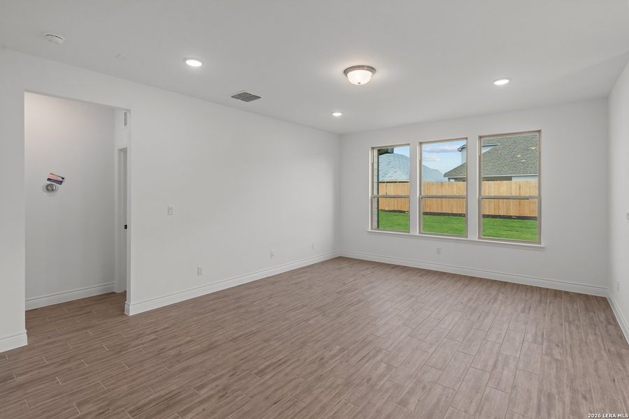 Spacious, unfurnished interior of a new home in Bison Ridge, San Antonio (Image 21).