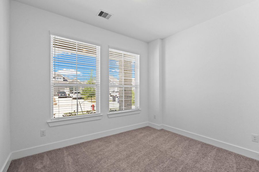 Spacious, unfurnished interior of a new home in Meridiana, Iowa Colony (Image 17).