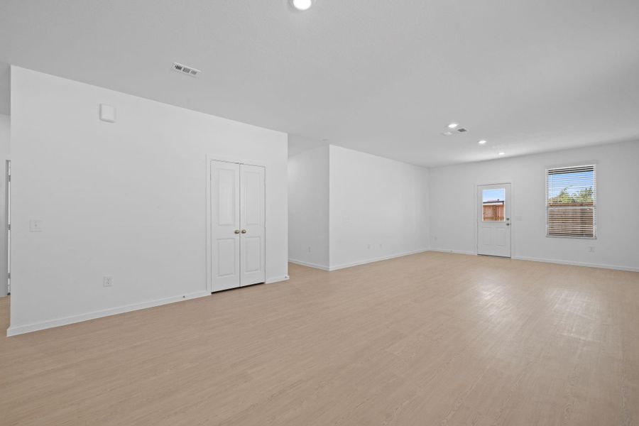 Spacious, unfurnished interior of a new home in Crosby Farms, Crosby (Image 16).