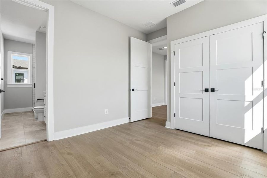 Spacious, unfurnished interior of a new home in , St. Petersburg (Image 39).