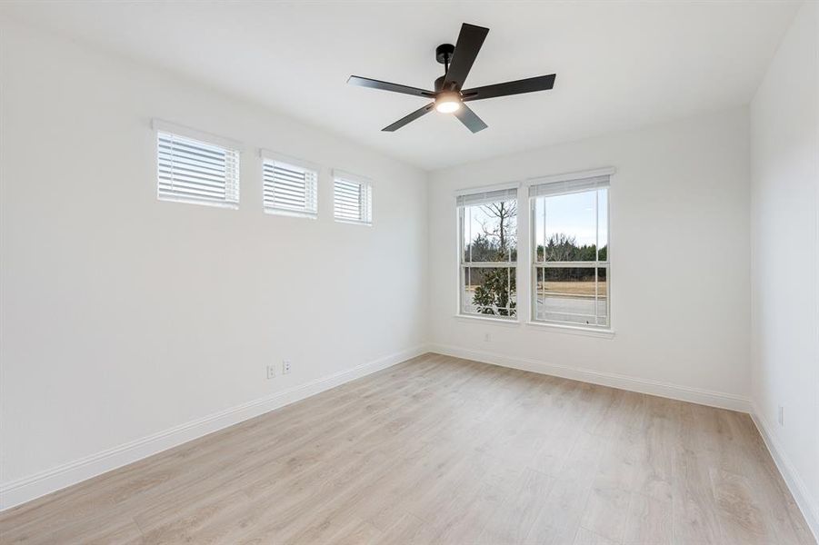 Spacious, unfurnished interior of a new home in Terracina, Rockwall (Image 35).