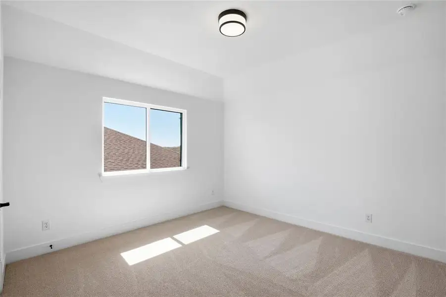Spacious, unfurnished interior of a new home in Pecan Grove, Burleson (Image 26).