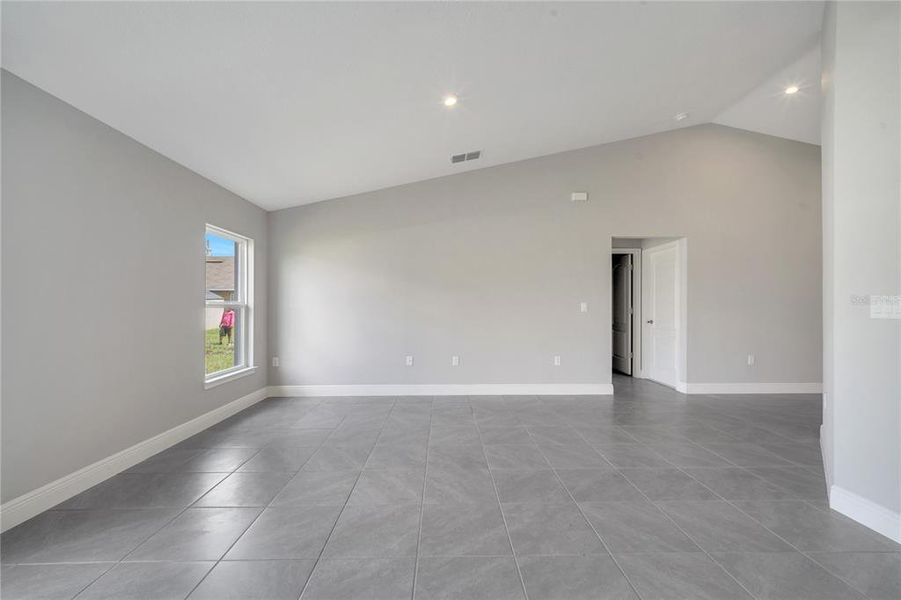 Spacious, unfurnished interior of a new home in , Kissimmee (Image 15).
