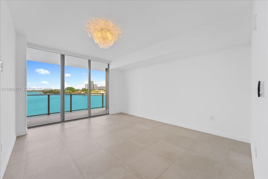 Spacious, unfurnished interior of a new home in Onda, Bay Harbor Islands (Image 27).
