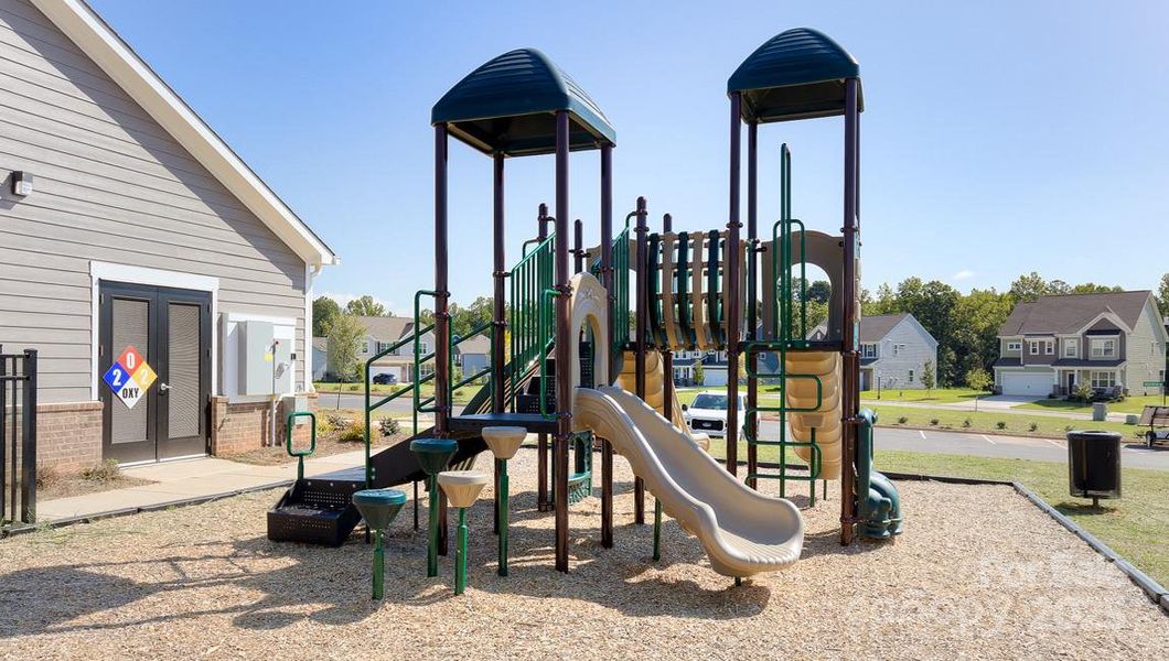 Community amenities in Falls Cove, Troutman (Image 41).