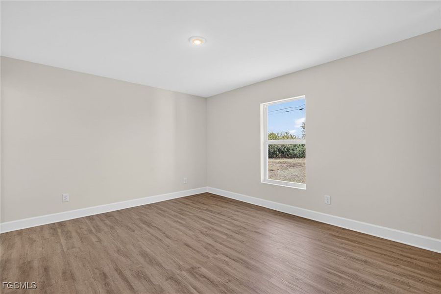 Spacious, unfurnished interior of a new home in Cape Coral, Cape Coral (Image 16).