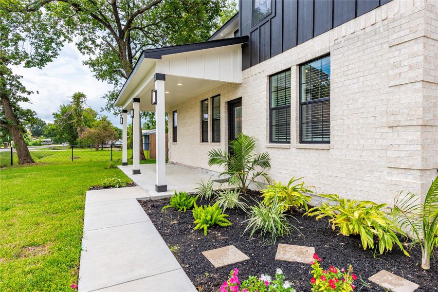 Front exterior of a new home in , Houston, TX, highlighting curb appeal (Image 18). Front exterior of a new home in , Houston, TX, highlighting curb appeal (Image 18).