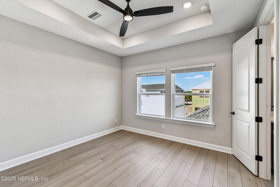 Spacious, unfurnished interior of a new home in , Jacksonville (Image 18).