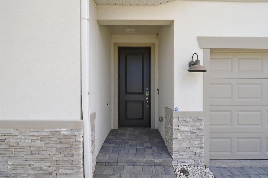 8558-DAHLIA-CIR-34986-032 8558-DAHLIA-CIR-34986-032