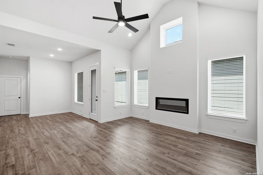Spacious, unfurnished interior of a new home in The Crossvine, Schertz (Image 27).