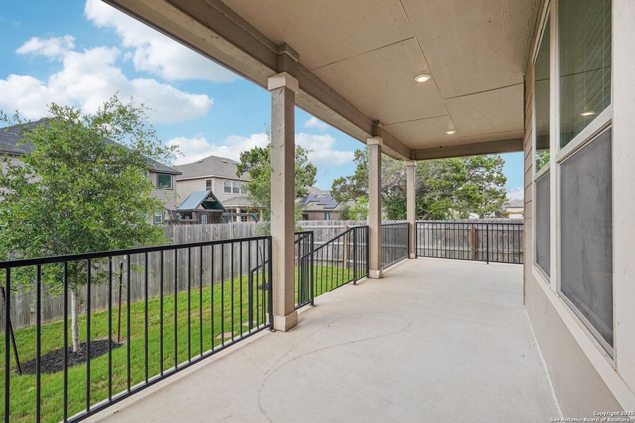 Image 40 of a home in Canyon Crest. Image 40 of a home in Canyon Crest.