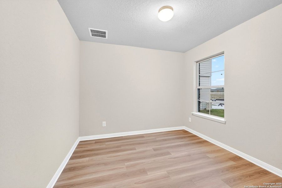 Spacious, unfurnished interior of a new home in Park Place, New Braunfels (Image 38).