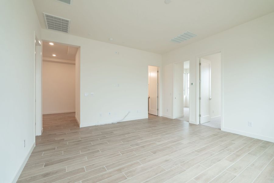 Spacious, unfurnished interior of a new home in Soleo, San Tan Valley (Image 16).