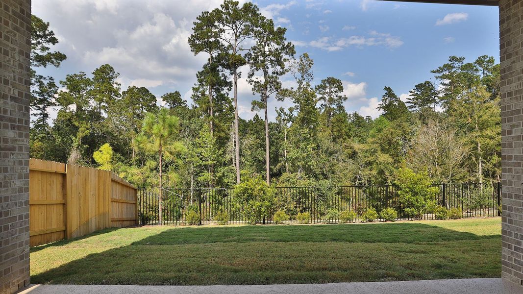 Exterior details and patio area of a home in Evergreen 70', Conroe (Image 3).