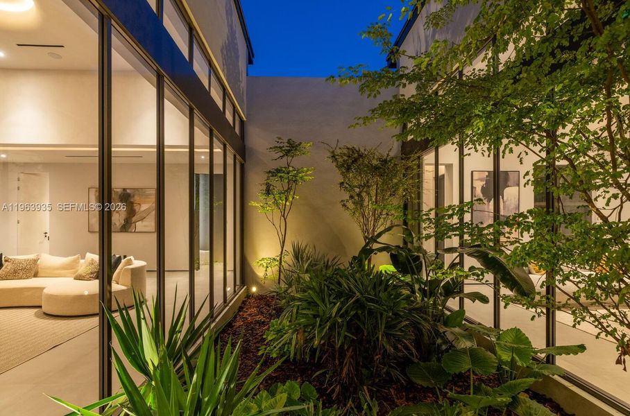 Condo located in Miami Shores, FL showcasing its design and architecture (Image 5).