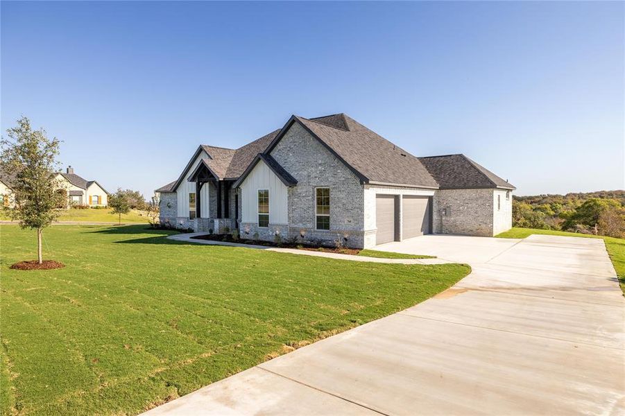 View of front facade with a garage and a front yard