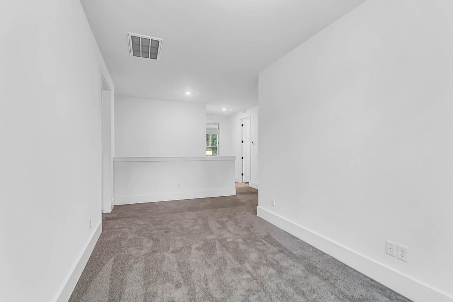 Spacious, unfurnished interior of a new home in , Summerville (Image 22).