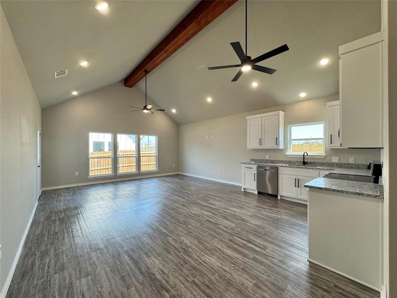 Spacious, unfurnished interior of a new home in , Mabank (Image 10).