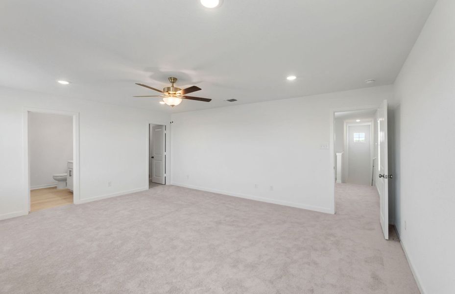 Spacious, unfurnished interior of a new home in Sunfield, Buda (Image 8). Spacious, unfurnished interior of a new home in Sunfield, Buda (Image 8).