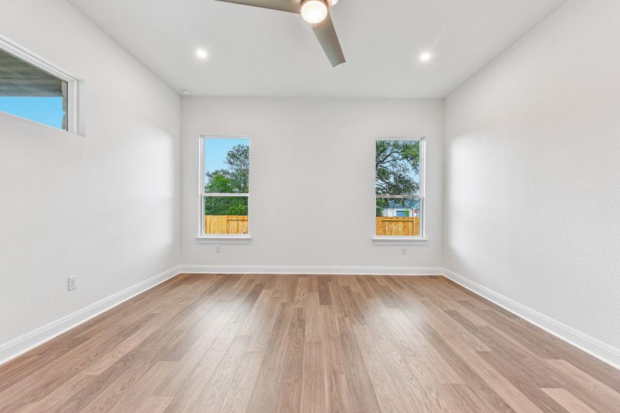 Spacious, unfurnished interior of a new home in Persimmon, Buda (Image 28). Spacious, unfurnished interior of a new home in Persimmon, Buda (Image 28).