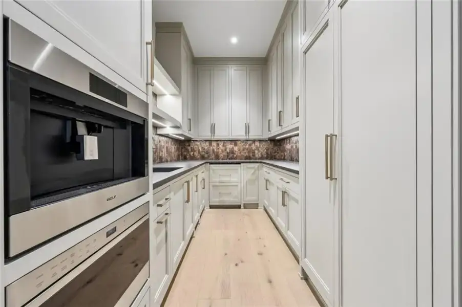 Furnished interior view inside a new home in , Alpharetta (Image 66).