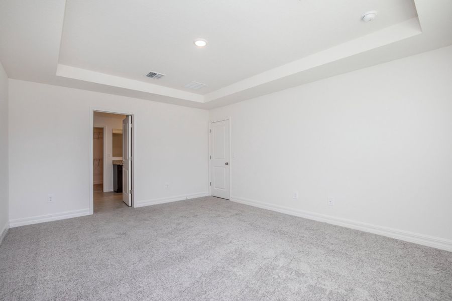 Spacious, unfurnished interior of a new home in Harbour Heights, Punta Gorda (Image 17).