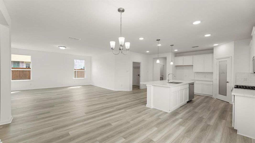 16. 3250 Summerland - Dining (2) 16. 3250 Summerland - Dining (2)