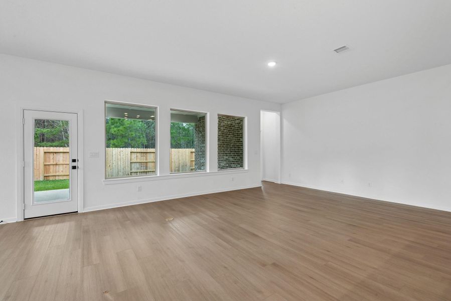 Spacious, unfurnished interior of a new home in Escondido 60', Magnolia (Image 21).